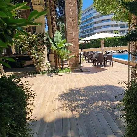 Luxurious - Pool View In Argisht Partez Apartment Warna