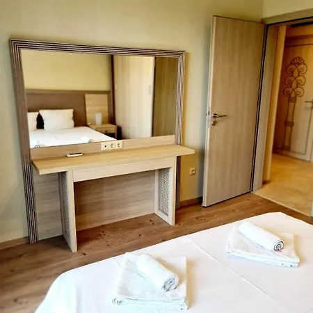 Luxurious - Pool View In Argisht Partez Apartment *